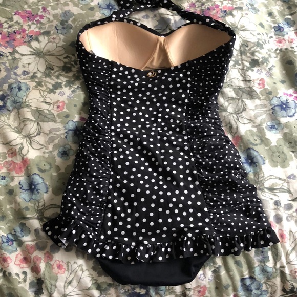 Pokadot one-piece - Picture 2 of 3